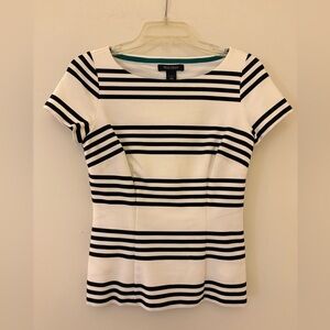 White House Black Market knit short sleeve top Size 2